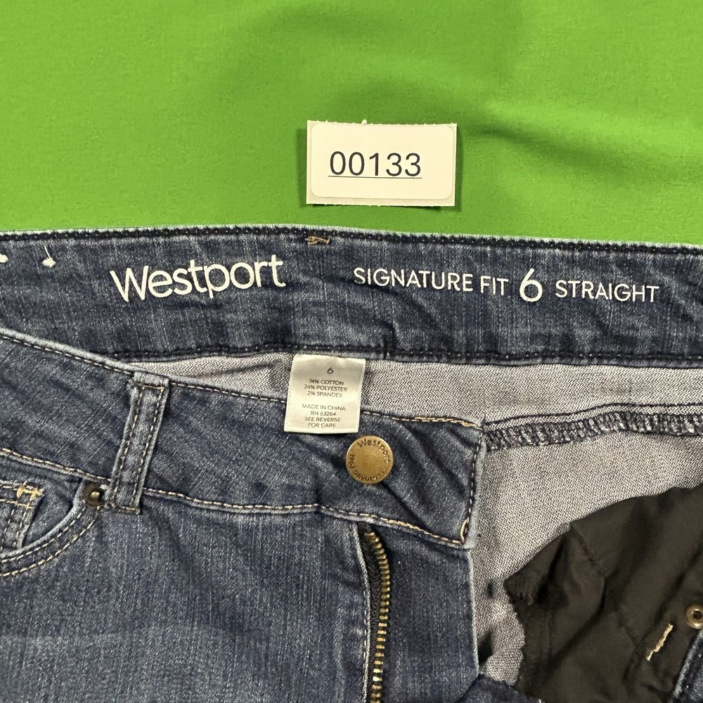 Westport Signature Fit Straight Leg Blue Denim Jeans Womens Size 6 Medium Wash